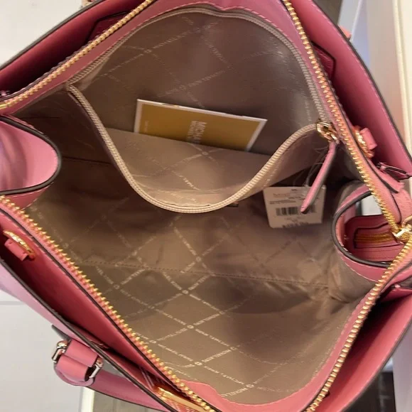 MICHAEL KORS
Sheila Medium CZ Faux Saffiano Leather Satchel Crossbody 
NWT - Picture 16 of 16